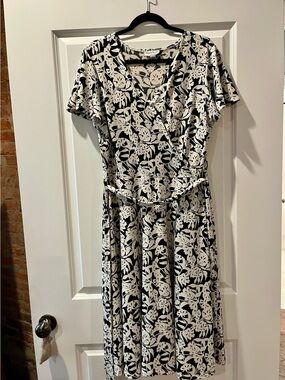 NorthStyle Black and White Floral Faux-Wrap Midi Dress with Tie Waist